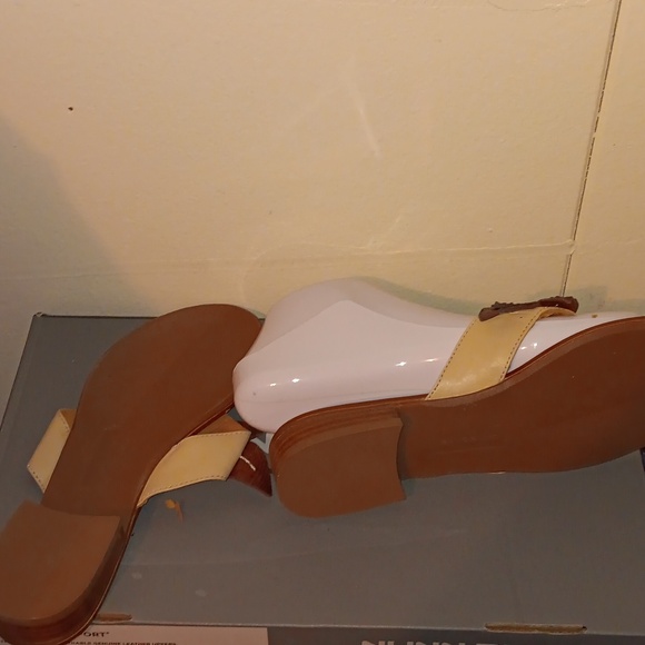 Women's Sandals Bandolino, Tan and brown Preowned, Size 6.5, - Picture 3 of 7